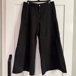 Zenana wide leg crop pants size L
